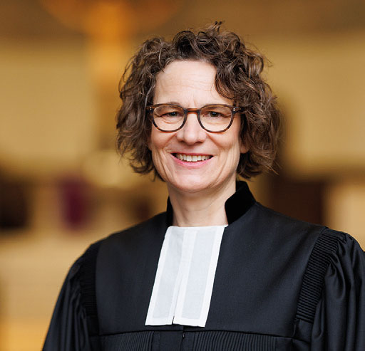 Im Talar: Prof. Dr. Christiane Tietz, Kirchenpräsidentin der EKHN